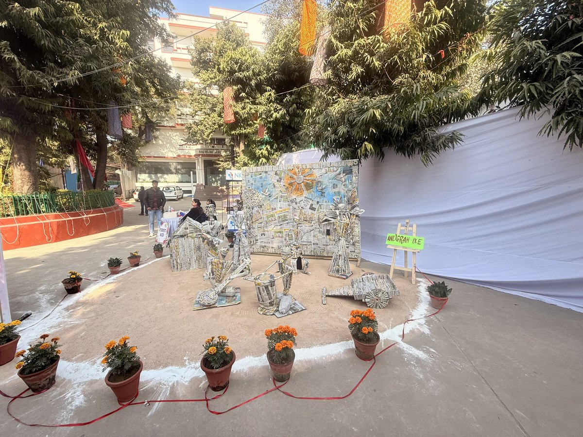 Excellent day spent at the Christmas Carnival yesterday with old friends from Zone-7. 

Reconnecting beyond files and offices reminds us that relationships are the real strength of public service. 🎄✨
<a href="/Dir_Education/">DIRECTORATE OF EDUCATION Delhi</a>