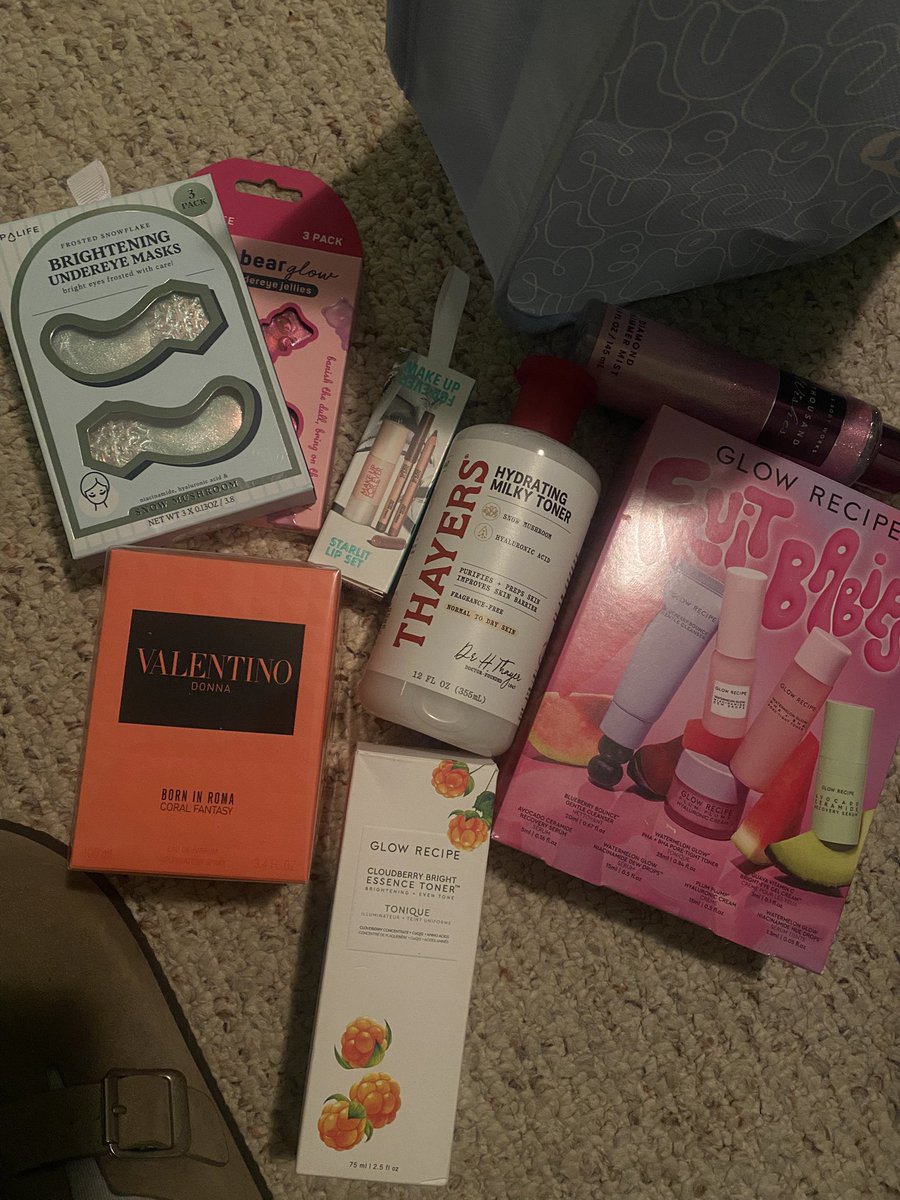 my crimas gifts plus two jackets mi stepmom got me and mockneck dean got mi