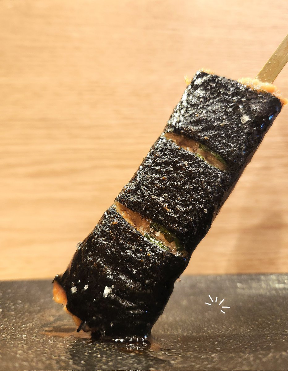 年末のせわしなさで
だいぶ先のことに感じるけど
来週の今頃は箱根駅伝。

地球は今日も通常回転。
炭の温度も、いっつも通り。

感謝の気持ちは忘れずに
年末も、いつもの温度で。

さてさて。
今夜もお時間合えば…
ぜひぜひ。

 #納豆巻
 #行徳 #焼鳥 #坊ちゃん #ホイス