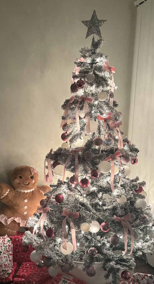 nylannnnn's tweet image. merry pinkmas 🎀