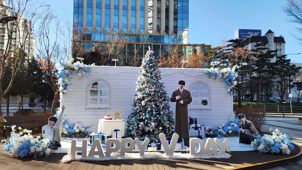 KTH_Supporters's tweet photo. ✨️오늘의 생일 포토존

포토존 방문 예정이신 분들은 날씨가 많이 추우니 따뜻하게 챙겨 입고 방문해 주세요😊
모두 감기 조심하세요!
If you’re planning to visit the photo spot, please dress warmly as it’s very cold outside❄️
Stay warm! https://t.co/aSCgLoeoOi
