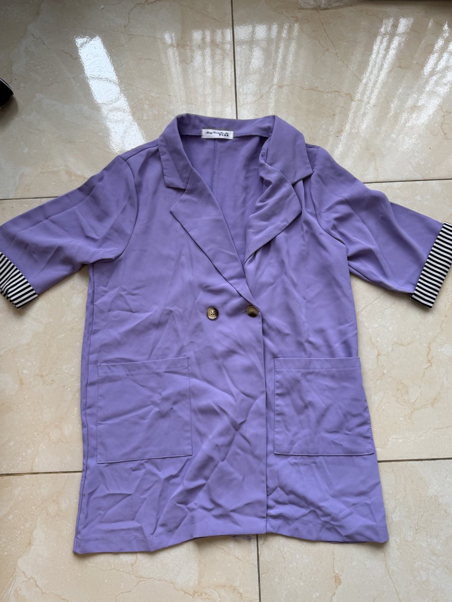 Wts preloved

One set blazer celana pendek
Jarang dipakai
Ld 104
Lp celana melar sampai 100
💸 55.000

T blazer atasan celana