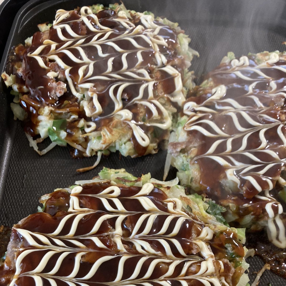 SharpKAIBUN's tweet image. 午前中は家族で家の掃除して
娘達と一緒に算数と漢字の勉強して
お昼はお好み焼き🌵
今は休憩でポケモンza？をやってるので
後でなわとびの練習行ってきます

というわけで今のうちに夕飯の仕込みして
長女と囲碁やれる時間確保しまーす⚫️⚪️