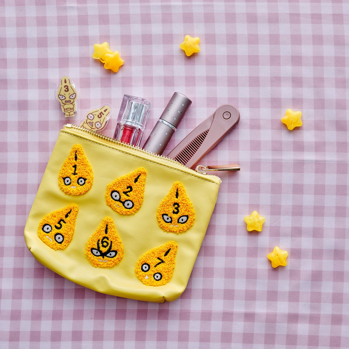 /／ 
　JOJO WORLD 3 名古屋会場 
　発売中のグッズをご紹介ッ‼
\＼  

˗ˏˋピストルズのポーチˊ˗  

ピストルズがかわいいポーチとなって登場！！
コスメや小物をすっきり収納できる、便利で可愛いポーチです！  

☑️公式サイト
 event.bandainamco-am.co.jp/cx/jojo-world3/ 

#jojo_world #jojo_anime