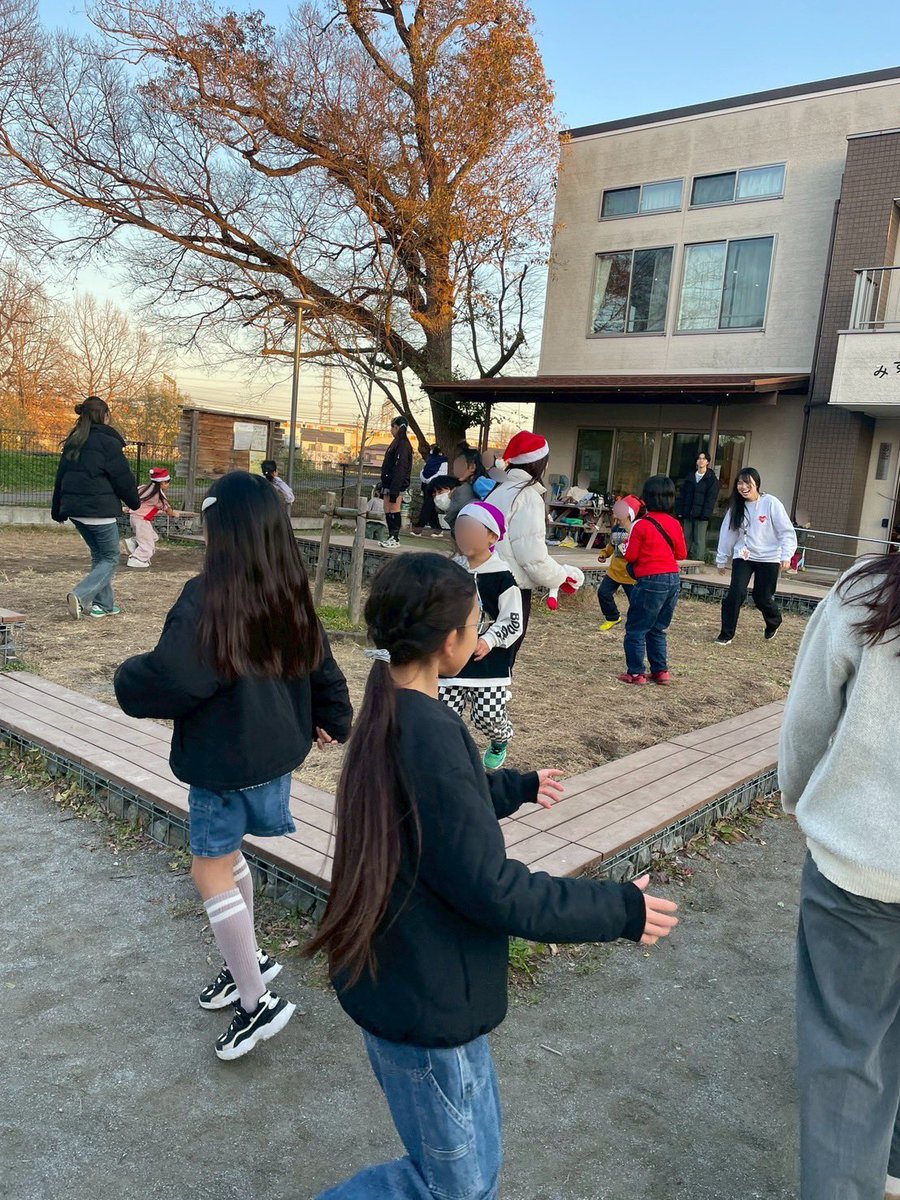 heath_Peace6's tweet photo. 🟠活動報告🟠

12月17日にクリスマスおあしすを行いました🎅クリスマスにちなんだ遊びで、沢山の子どもたちが来てくれて賑やかで笑顔がいっぱいのひと時になりました☺️

2025年h°eathの活動にご参加頂きありがと��ございました！来年も一丸となって活動していきますのでよろしくお願いいたします🙌 https://t.co/3MnaTAQ4cP