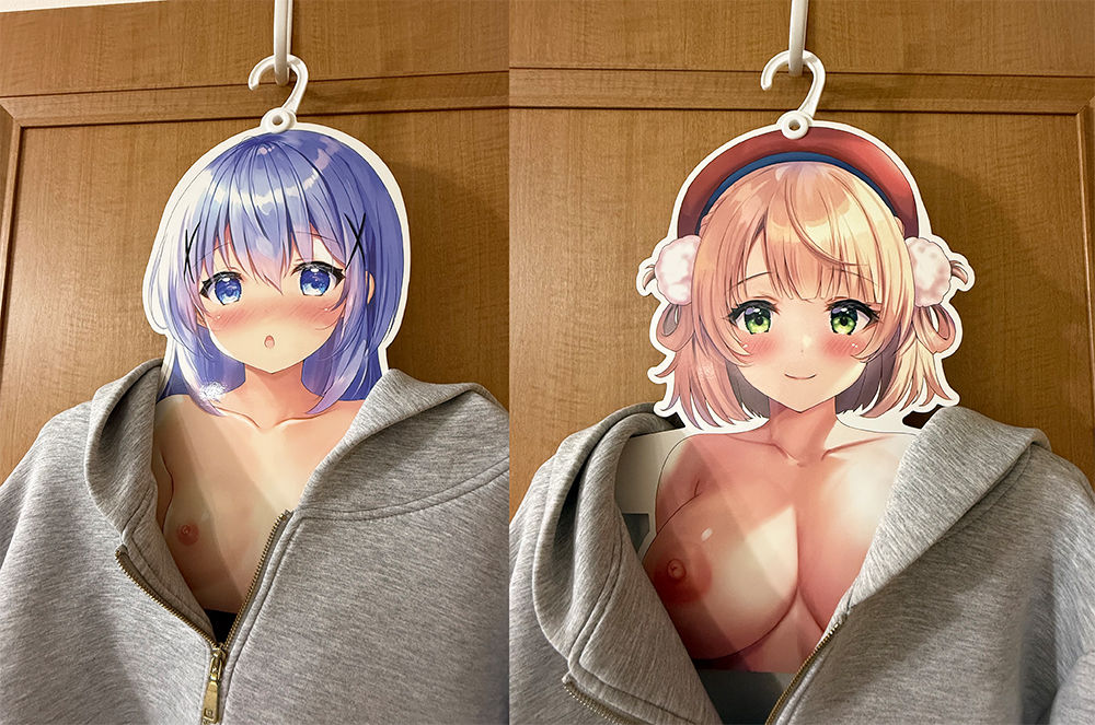 C107セットに入れるキャラハンガー来ました♡おっぱいちらりと出来ますのでこっそり覗いても良し!普通に飾るのも良し🥰ちゃんと服掛けれるのでハンガーとして使えます✨ 
