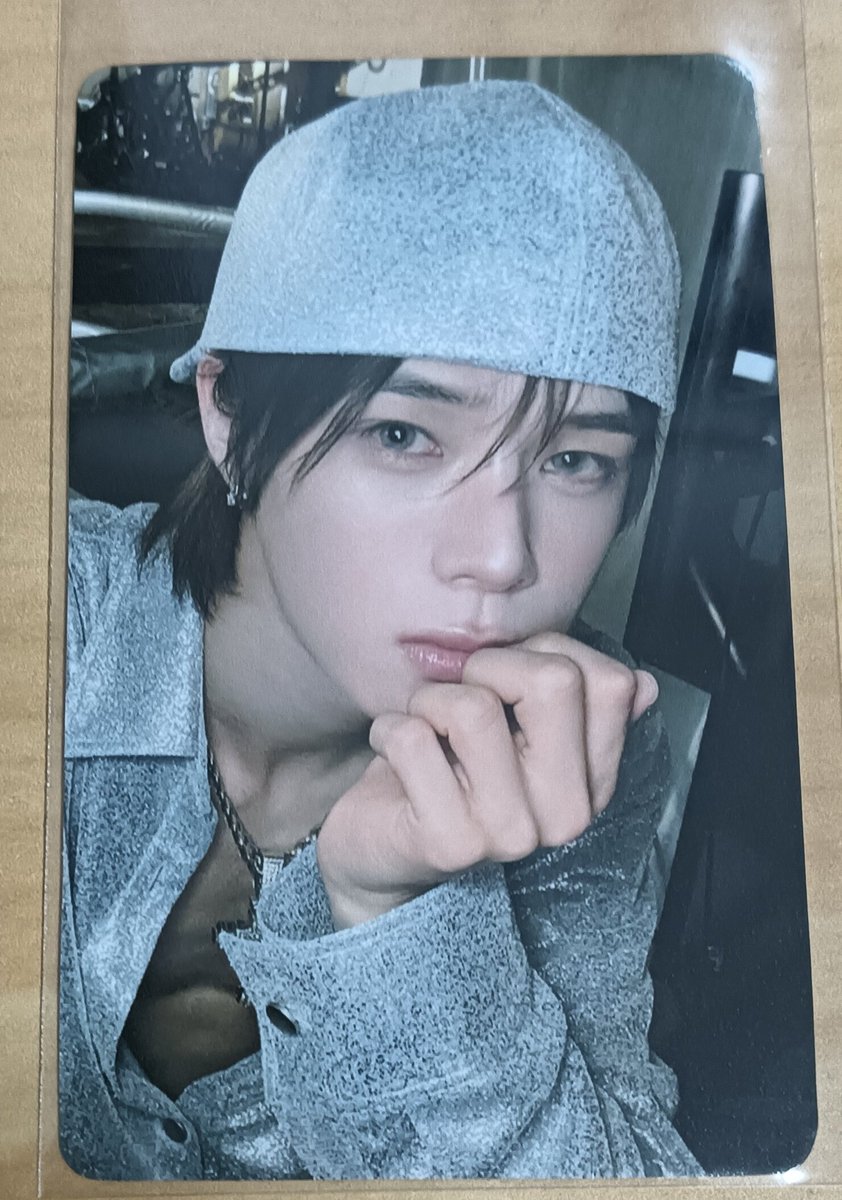 やっとウィバショから届いた Lunaticトレカ欲しさに買ったショーケース