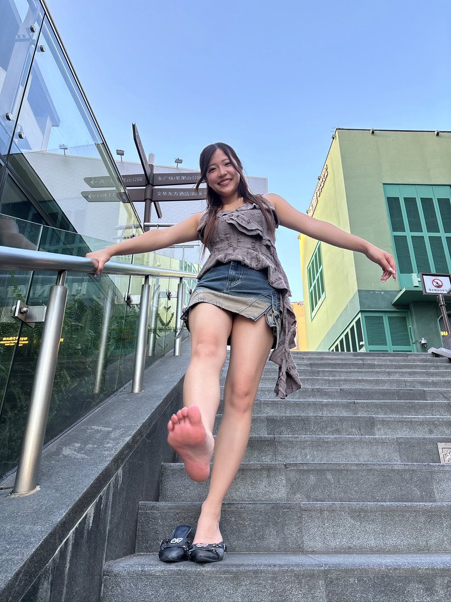 Misaki_aaa911's tweet photo. 再投稿
#足裏 #feet #新宿 #歌舞伎 https://t.co/Y99ybaCgt3