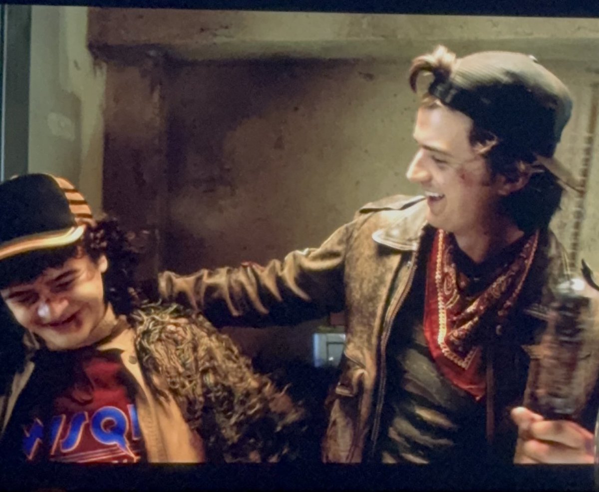 munsonsbreadd's tweet image. I’M FUCKING SOBBING MY BABIES MADE UP