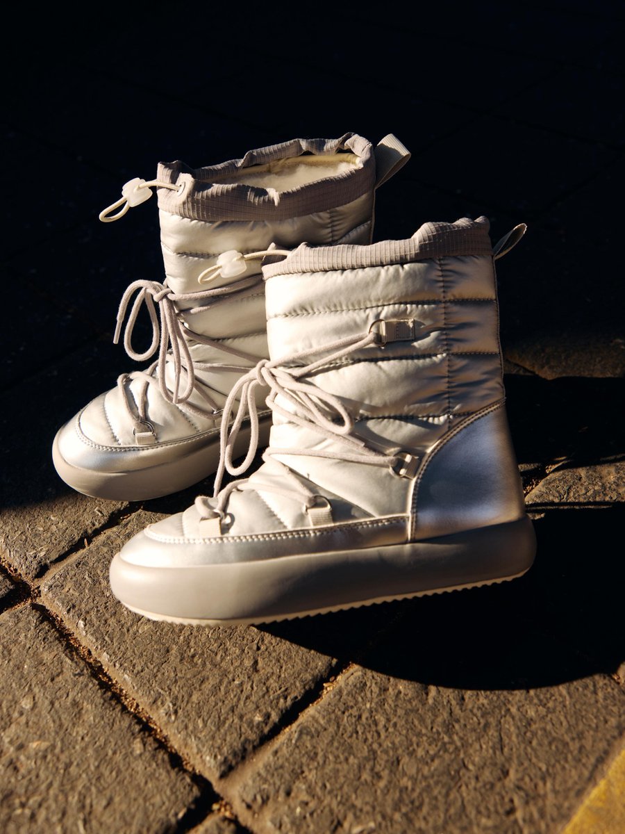 NormanWalshUK's tweet image. Cold days, warm steps. ❄️
Ernest boots — padded comfort, clean lines, effortless winter style.
normanwalsh.com/collections/er…
#Ernest #WinterBoots #ColdWeatherStyle #WinterEssentials #OOTD #Footwear