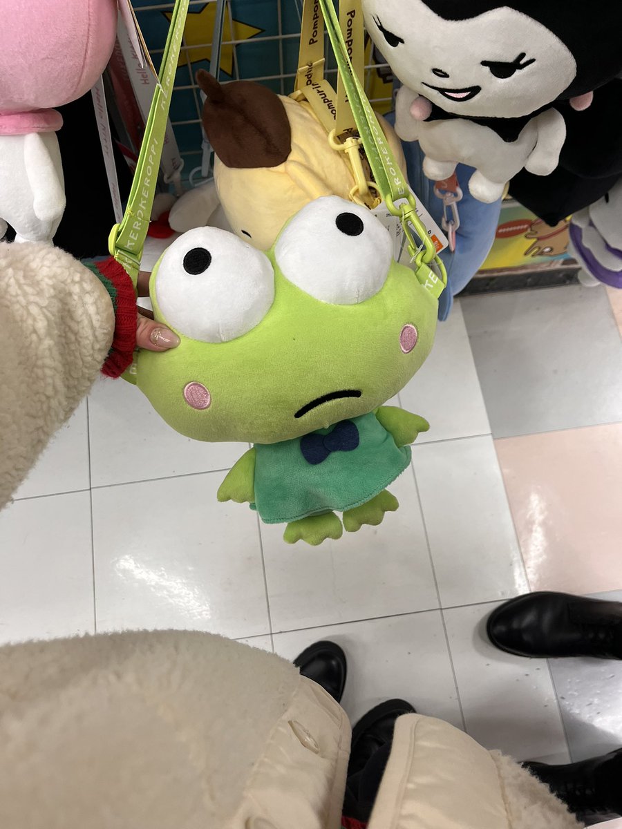 to apaixonada nessa linha da sanrio eles engraçados kkkkk