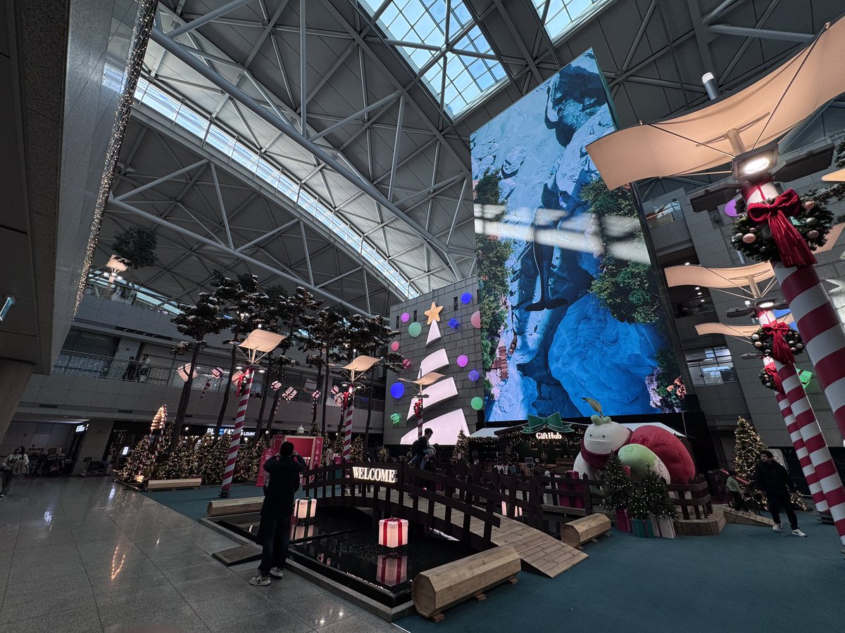 TeslianGen2's tweet image. 테슬라 FSD를 첫 체험하러 미국 서부로 여행을 떠납니다.

제가 해외에 나가면 90% 확률로 주가가 크게 올랐는데, 이번에도 크게 오르길 바래봅니다. 

LA에서는 모델3 FSD로 테슬라 다이너 포함한 이곳 저곳 누벼보고,

라스베가스에서는 모델S 플래드로 그랜드캐니언까지 로드트립 일정입니다.…