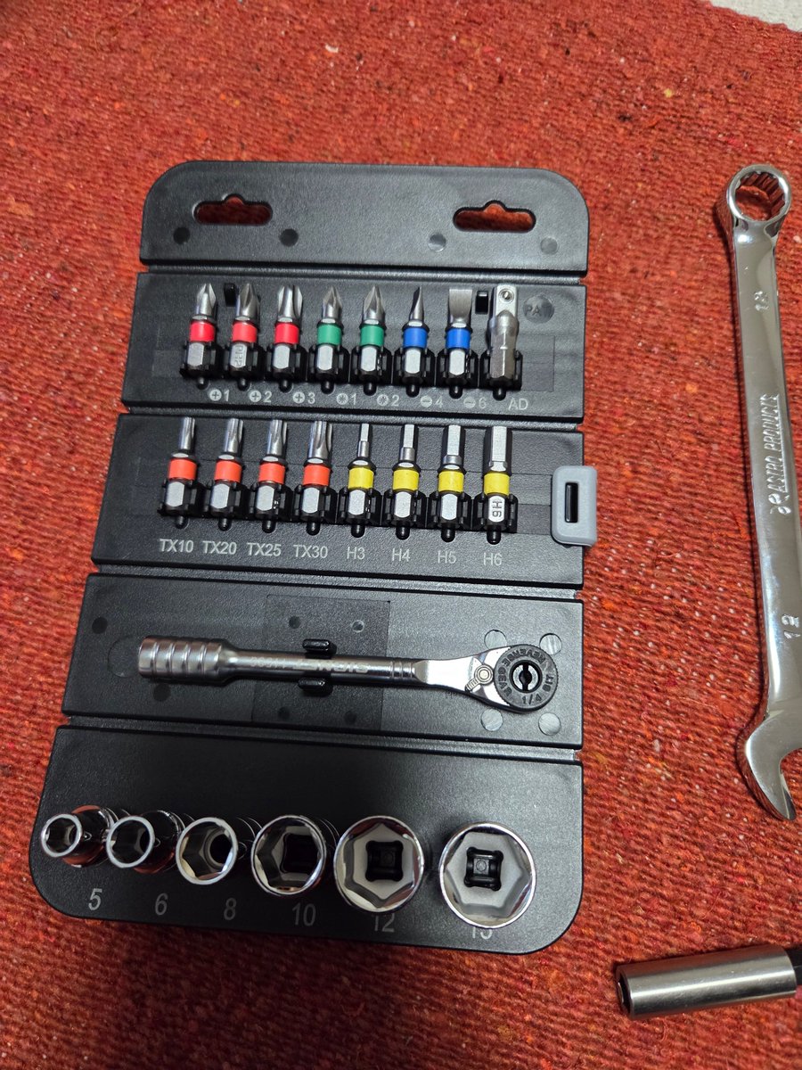 携帯する工具を揃えるの好きなんだけどちょっといいわねコレSIGNETの