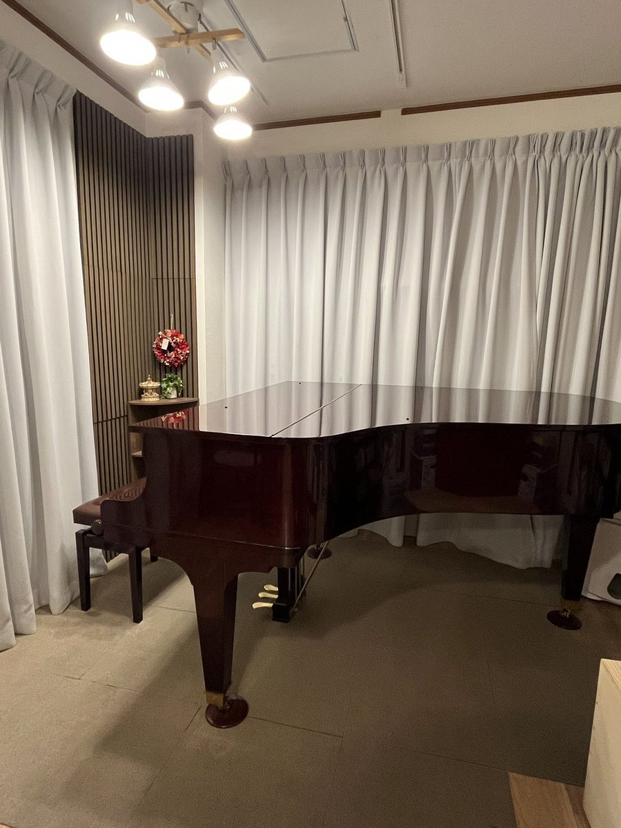 本日(12/26)はお休みです🏠️
明日、明後日で今年の営業は終了します！
今年の弾き納めに是非ともお越し下さいませ🙂‍↕️