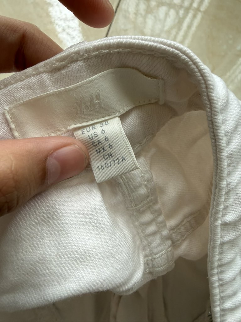 Wts preloved

Celana jeans panjang putih

H&amp;M lp melar sampai 90
💸 40.000

ADA lp melar sampai 80
💸 30.000

Take all 60.000

T celana jeans