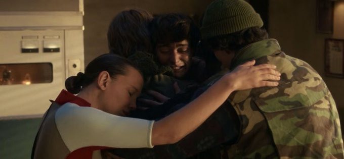 H0peSmith's tweet photo. We successfully made it through christmas without a stranger things death to cry over lets go🕺🏻🎄

#StrangerThings5 #StrangerThings https://t.co/B6df4Dc6iQ