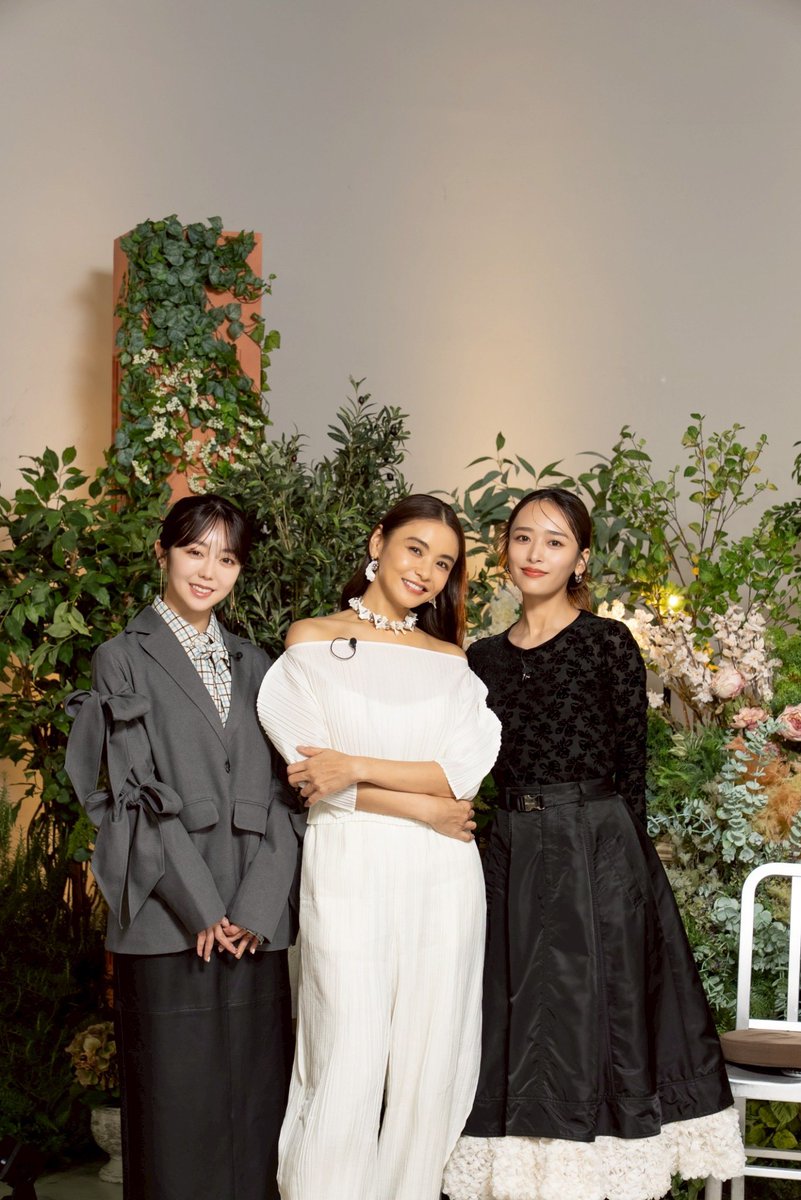 峯岸みなみアクリルスタンド おしゃれに、仕事、運命の恋。ネガティブを武器に変えた峯岸みなみの