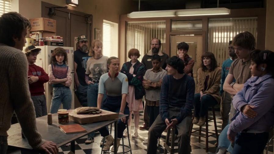 esterscline's tweet image. ver todos os personagens juntos no mesmo lugar fez cair a ficha que semana que vem tudo isso acaba e vou me despedir dessa família #strangerthings5