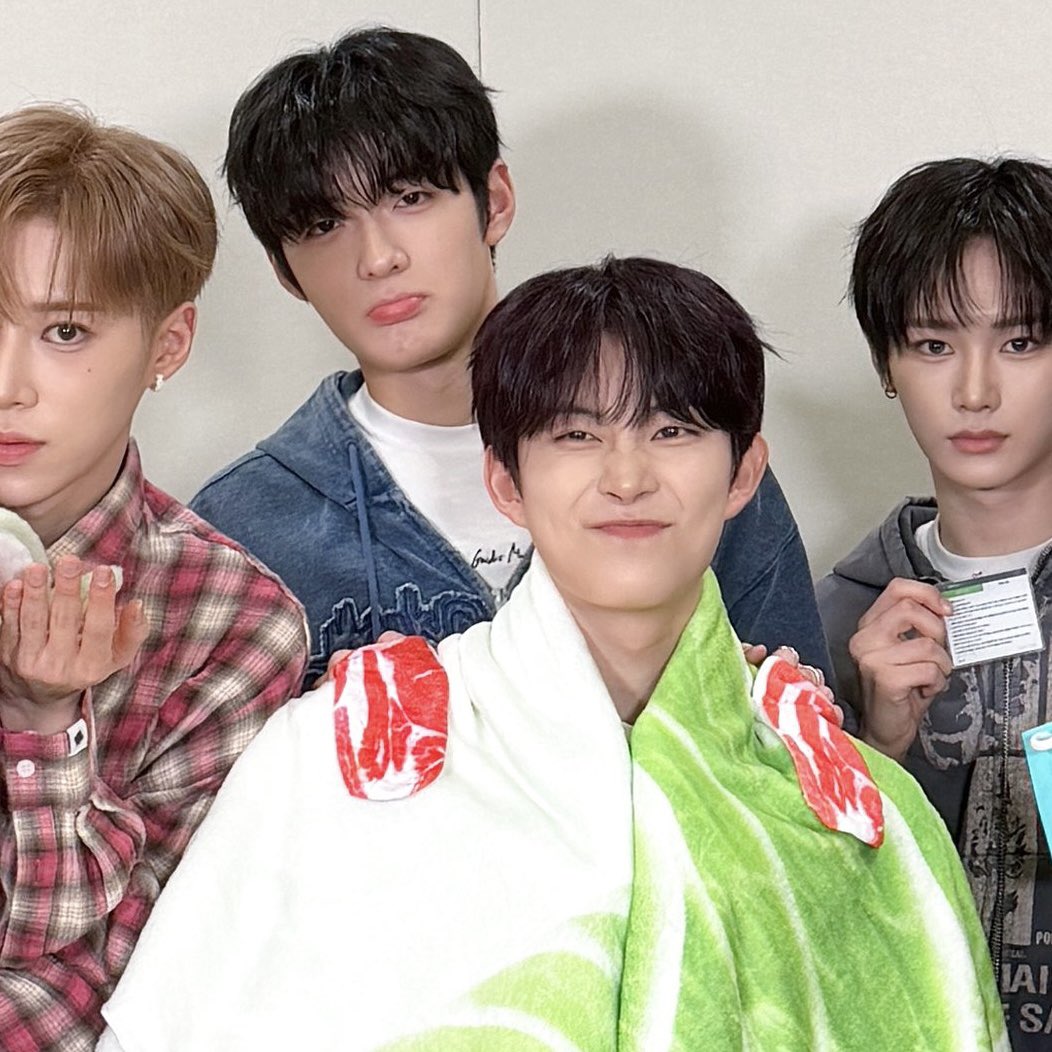 LO__EO's tweet image. 건삿 하이디라오 가면 앙현이가 개구리다리 한번 먹어보자면서 주문해놓고 징그럽다고 잉잉대서 결국 거누가 다 먹을거같음 그리고 정앙현 먹는거:유부에 새우완자