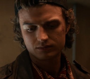 alicxss's tweet photo. TÁ agora vamos falar o quão gato e saboroso é steve harrington meu deus ainda mais com esse boné pra trás 

#StrangerThings5 https://t.co/7T7pYR5vFH
