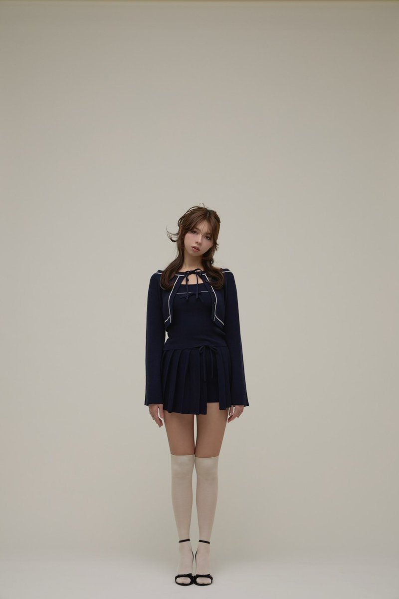 Jennie line knit set up color beige/navy ¥18,700-tax in 配色ライン
