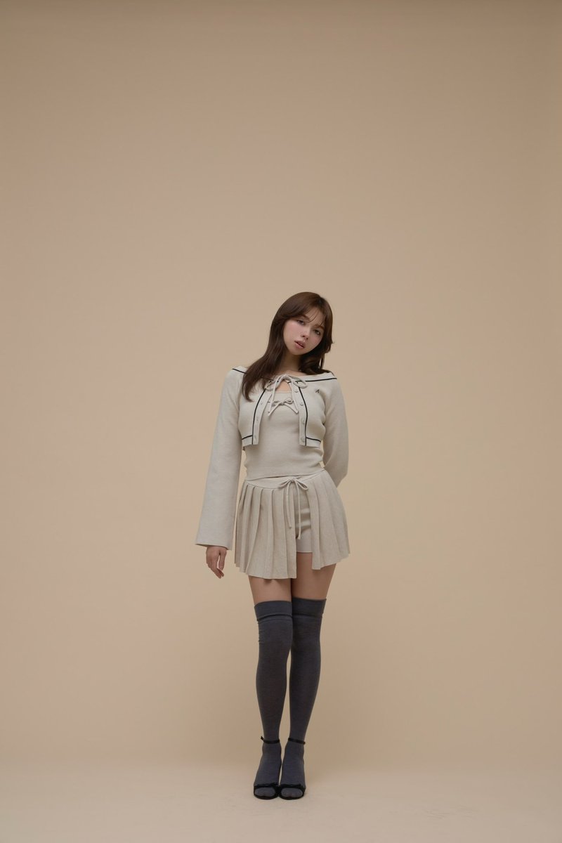 Jennie line knit set up color beige/navy ¥18,700-tax in 配色ライン