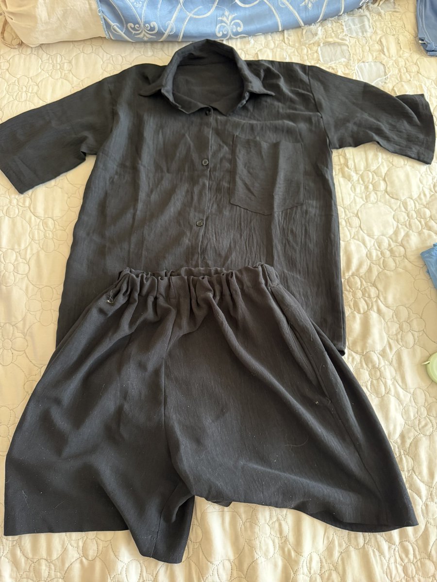 Wts preloved

One set kemeja celana pendek
Ld 94
Lp bisa melar sampai 100
Sekali pakai
💸 50.000/ set

T shirt