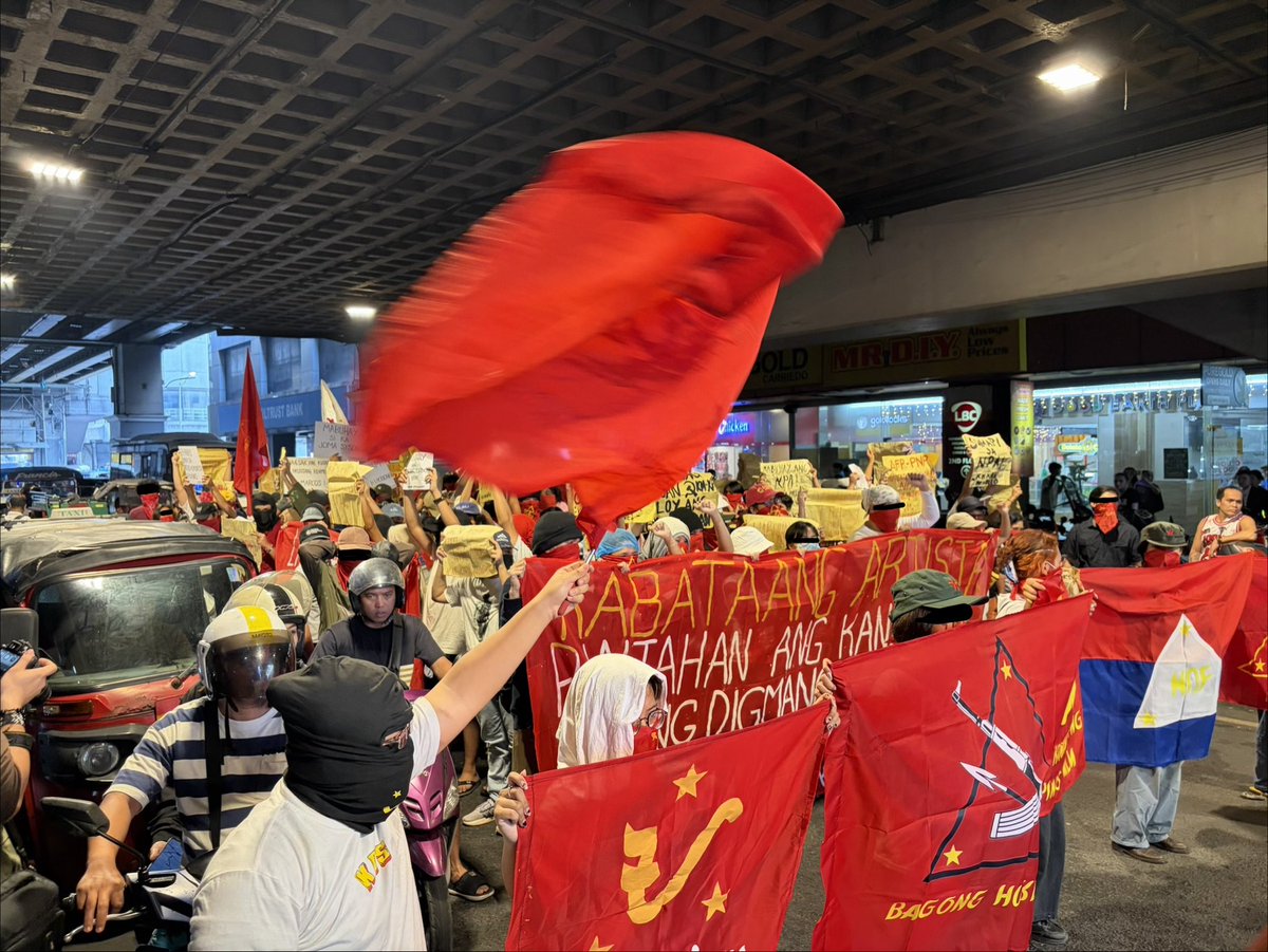 57 years ago today, 26 December 1969, the Communist Party of the Philippines was formed.

Long live the Communist Party of the Philippines! 
Long live the Armed Struggle!
Long live Marxism-Leninism-Maoism!
