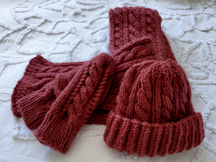 BlueRoseDevil's tweet image. He has a few gifts for @nominemadre; some old romance novels (Kyrie helped him pick some out), perfume (again, Kyrie helped him), some mitts and a matching hat and scarf and some of her favorite tea.