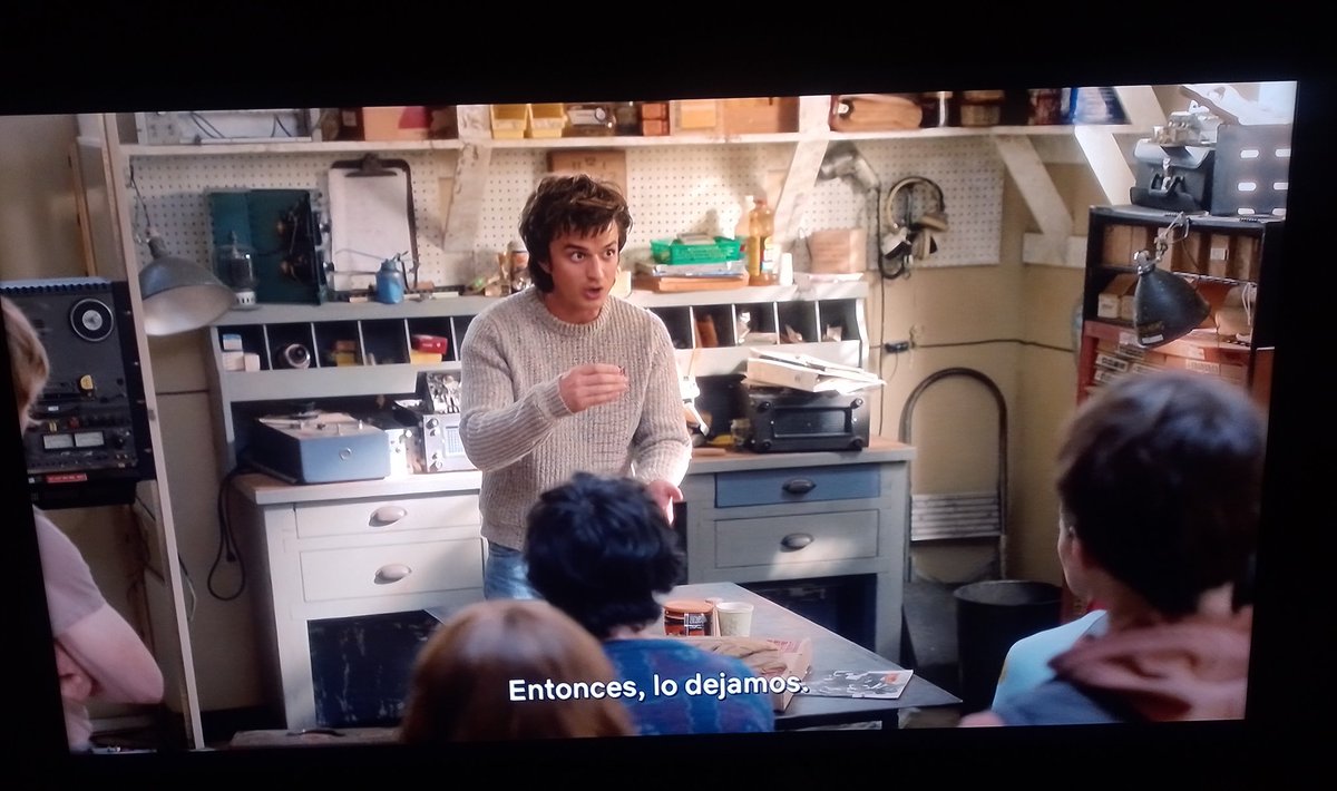 ilovemypencill's tweet image. listen... the fact that steve is the one who comes up with the last and most important plan is very significant to me. he was always labeled as the dumbest, the one who didn't understand, and now look at him 🥹 my child can be intelligent too!!