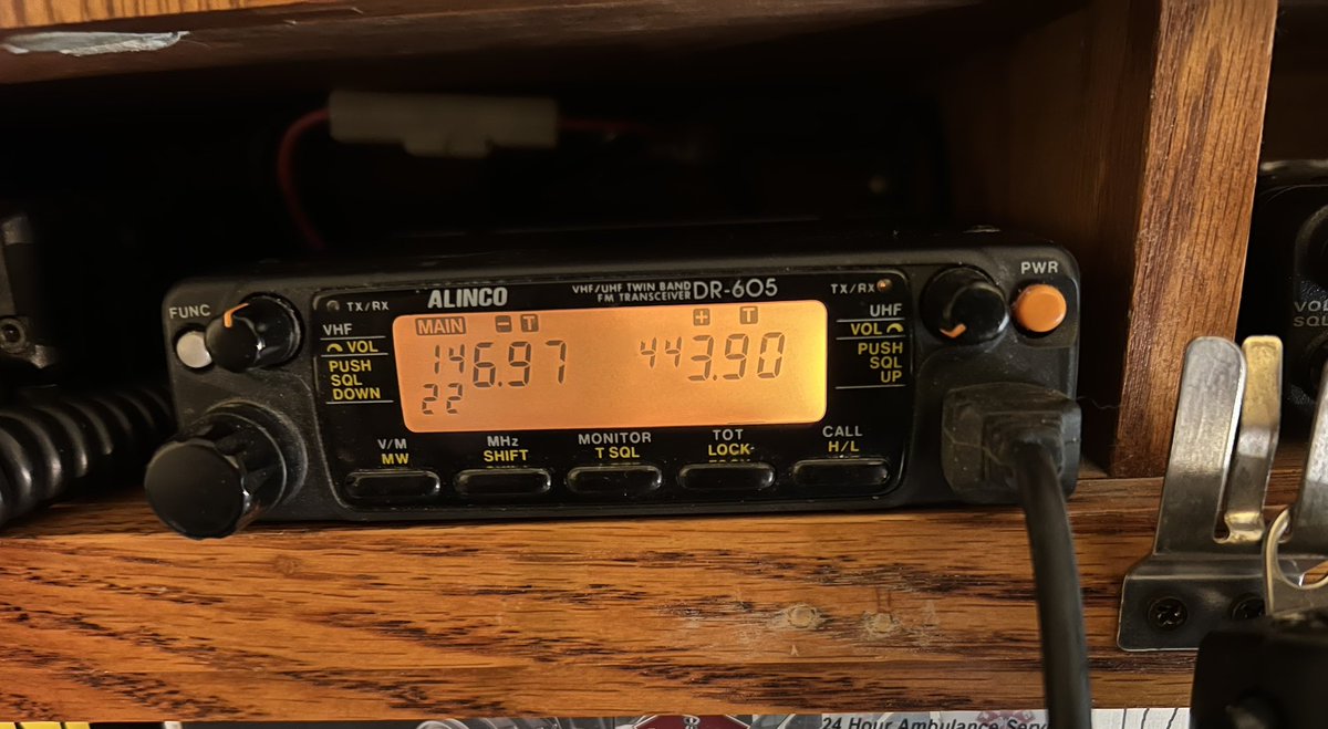 PaulsPhotoServ's tweet photo. FORSALE #Alinco DR-605T 2M/440 #HamRadio $200  tested and works.  100 Channel memory 50/VHF and 50/UHF .  Power: 50 Watts output on 2meters and 35 watts on UHF.   5 Watts low power UHF/VHF   Cash or Venmo accepted. Add: $20 for shipping  #Hamr  #AmateurRadio https://t.co/dAQitVKUCB