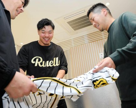 RUELLE ベースボールシャツ ユニフォーム 佐藤輝明 佐藤 輝明 Ruelle 阪神タイガース 佐藤輝明 コラボ ベースボールシャツ Lサイズ