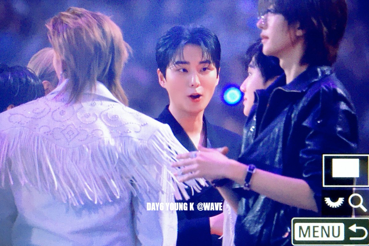 waveto_6's tweet image. 혼자 한바퀴반쯤 돌고 나가는 길 못찾아서 👀 후배님들 따라갔는데 그곳도 나가는길이 아니었던