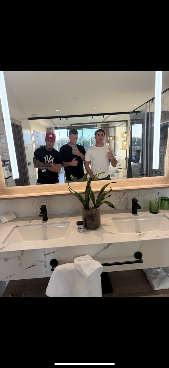 ALPHA RUBI 🤑 tweet media