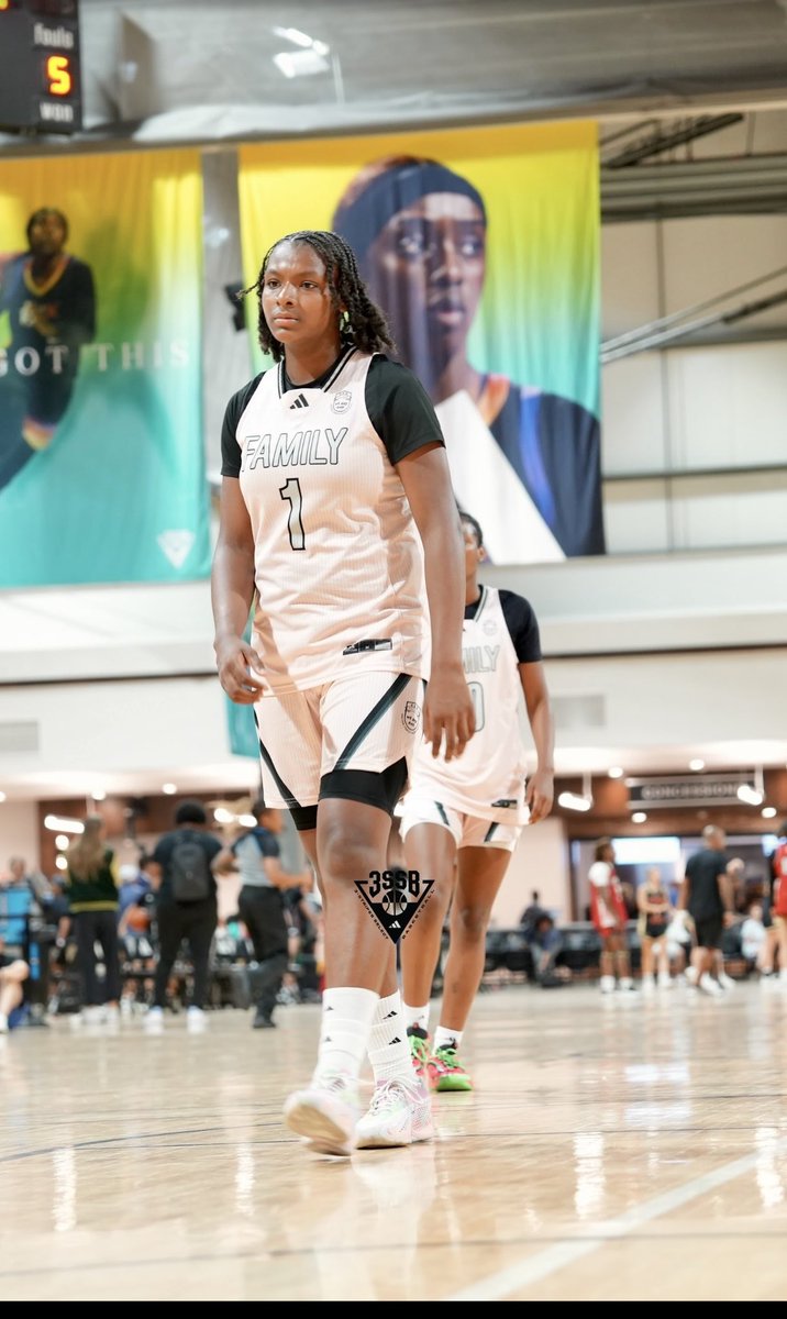 Lady Phenom United tweet media