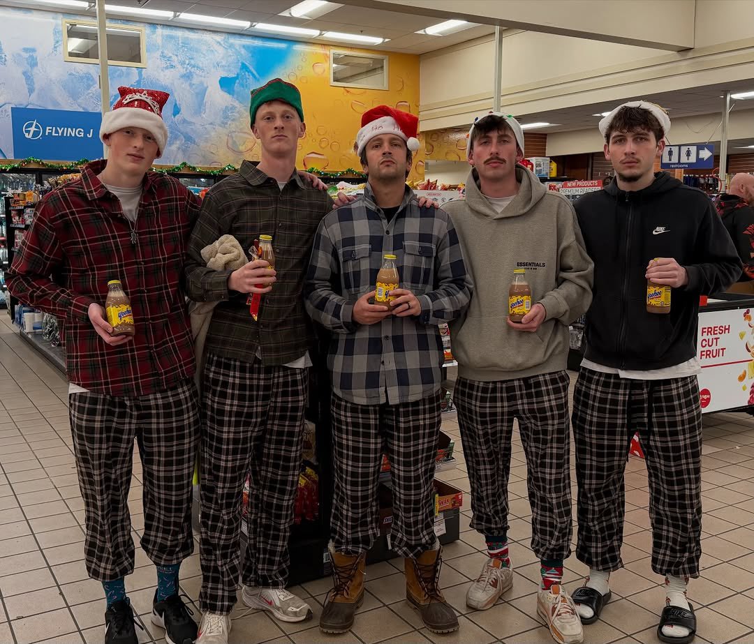 top_poland's tweet image. Got initiated into the five way stop crew… #stachingthroughthesnow #yoohoo #christmastraditions #funcletyler

canaanartrip • instagram