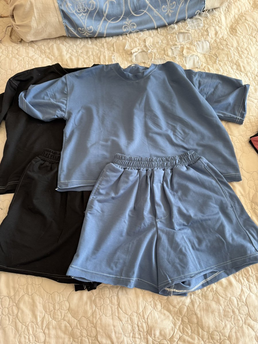 Wts preloved 

One set kaos atasan celana pendek wanita
Ld 120
50.000/ set
Jarang diapakai

T setelan wanita