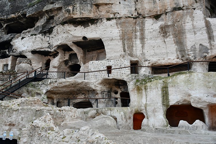 aakultursanat's tweet photo. Batman'ın tarihi Hasankeyf ilçesindeki ören yerinde restore edilen 10 mağara turizme açıldı https://t.co/hJ25EGpPGJ https://t.co/ubSe1J6d0M