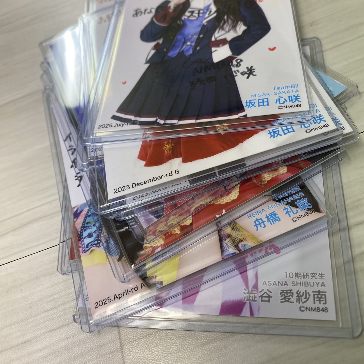 直筆サイン入りパネル　NMB48 Amazon.co.jp: NMB48 近藤里奈 りぃちゃん 絶滅黒髪少女発売記念 直筆