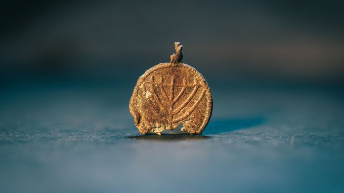 エルサレム 神殿の丘で行われた発掘調査にて、1300年前の希少な鉛の