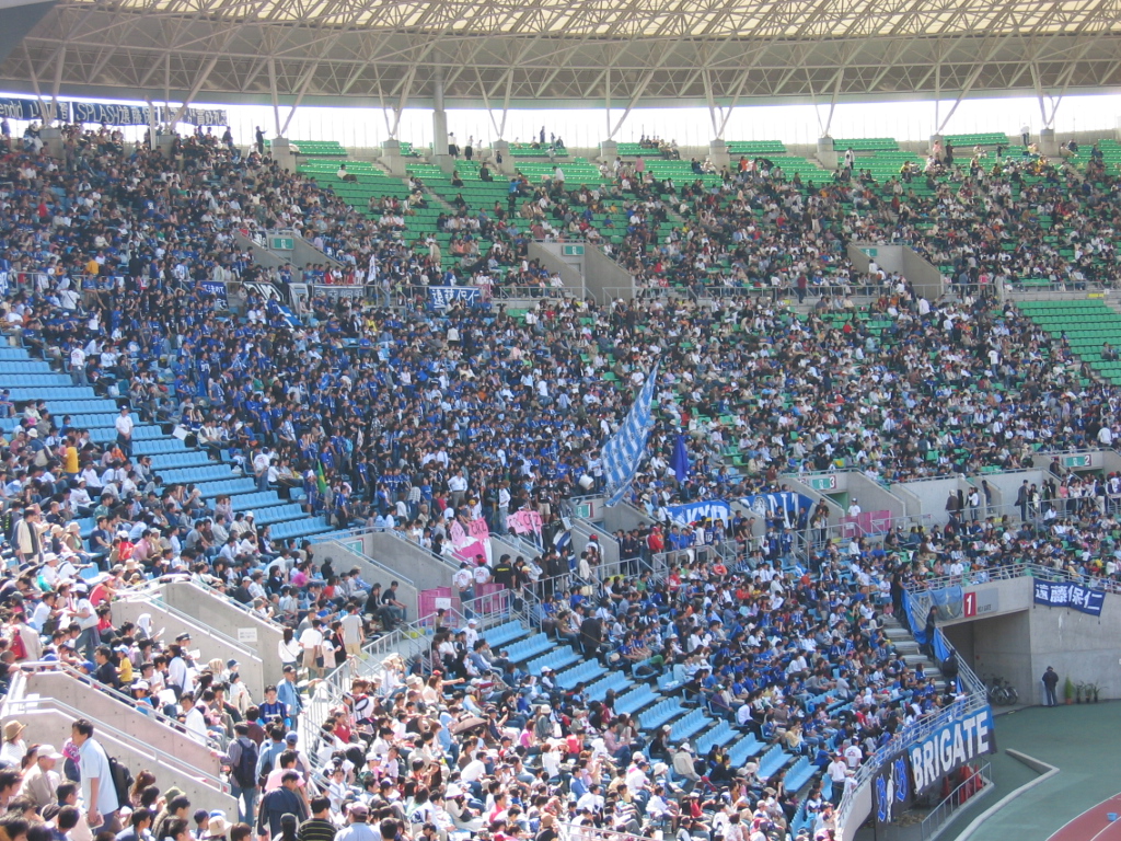 明治安田Ｊ１百年構想リーグ WEST 第1節のセレッソ大阪vsガンバ大阪の試合は、2月7日（土）にヤンマースタジアム長居での開催となりました。
ヨドコウよりもチケット取りやすそうやけど、果たしてアウェイ席はどれくらい用意するんやろか。
2005年の大阪ダービーはめっちゃ狭かったからな。