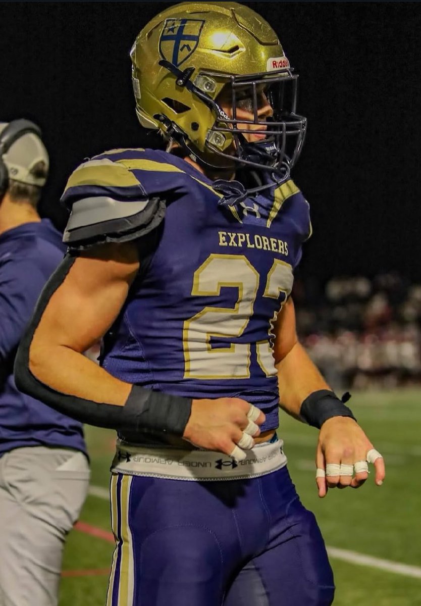 stud_jocks's tweet image. Meet me in the locker room