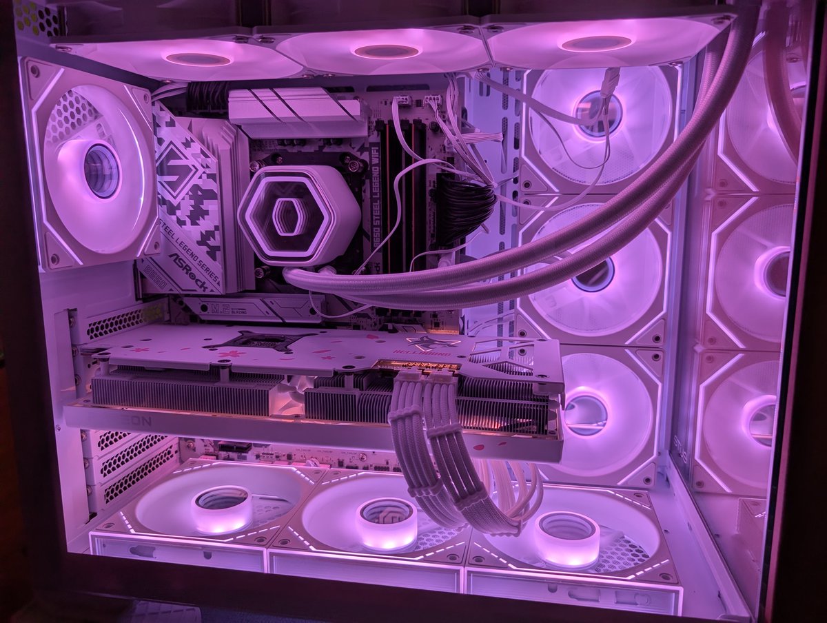 ghun62's tweet photo. 初自作しました。配線は見なかったことにしてください…
CPU:Ryzen 7 7700
マザボ:B650 Steel Legend WiFi
CPUクーラー:MasterLiquid Core II 360 White ARGB X6G2
メモリ:W5U5600CS-16G
SSD:Predator GM7 1TB
グラボ:Hellhound Sakura AMD Radeon RX 7800 XT
電源:GR850W
ケース:Elite681 https://t.co/IbhQZbPs4r