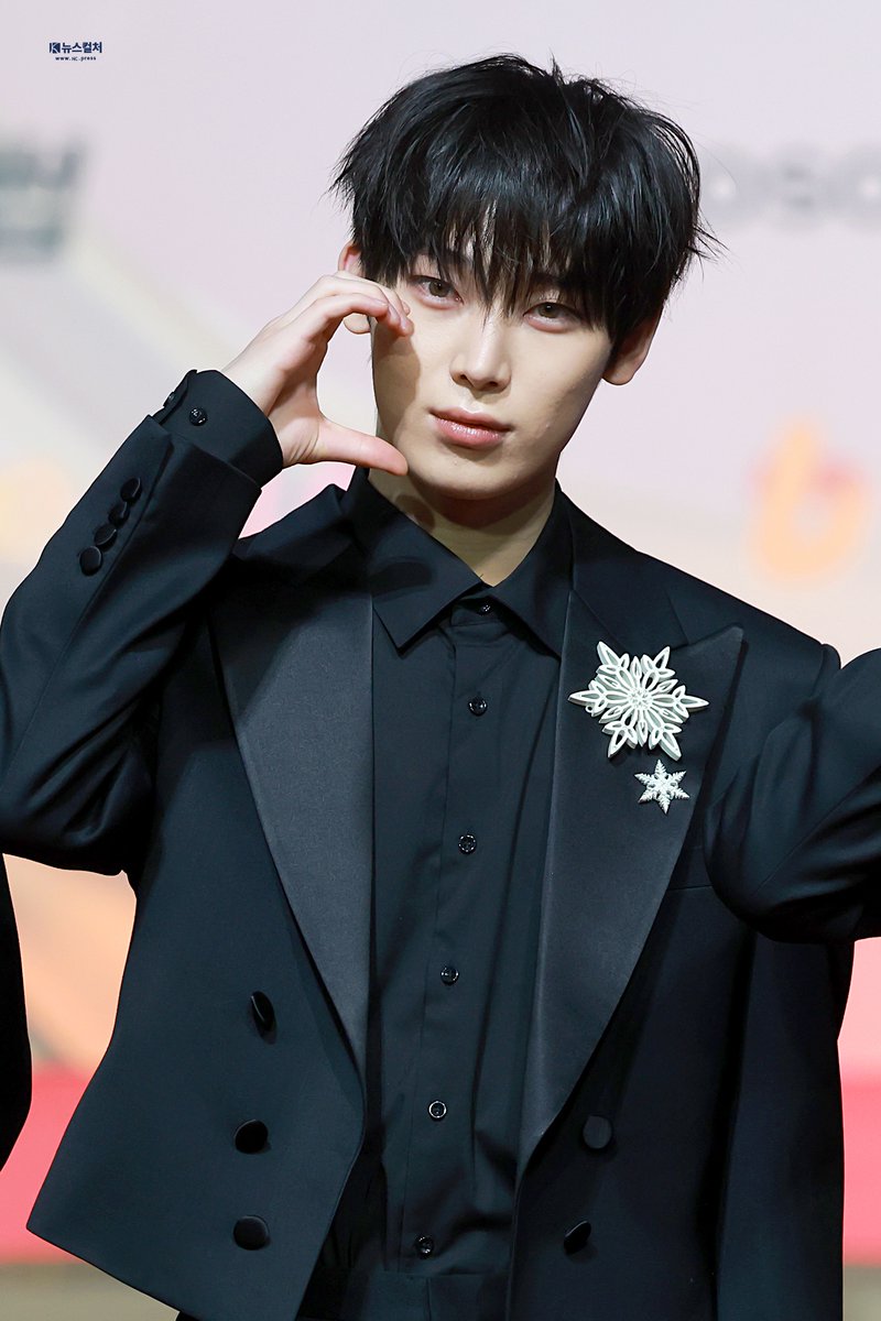 newsculture1's tweet image. 251225 가요대전 레드카펫 엔하이픈 선우

세상:
선우 : 이리와……많이힘들엇지?

🔗nc.press/news/articleVi…

#엔하이픈 #ENHYPEN
#선우 #SUNOO
#뉴스컬처 #nctv