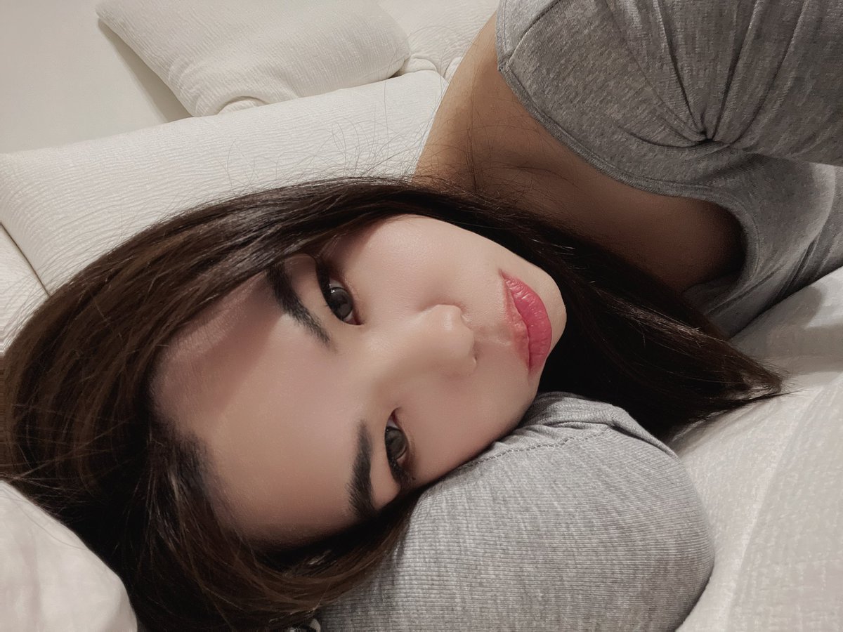 hellobb0403's tweet image. 天氣好冷🥶快爬不起來
戀上你都床🫶🏻
2025來到尾聲 恭喜大家又撐過來了
也是充滿酸甜苦辣的一年
需要溫暖需要睡覺💤

#偽娘 #高雄 #男娘 #黑皮 #無照不回