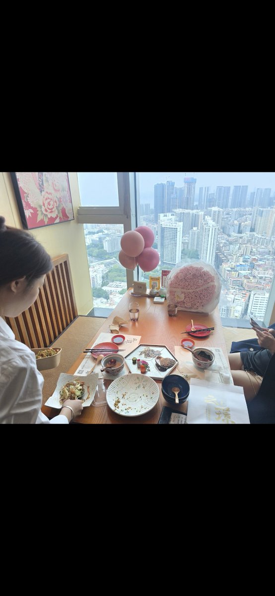 Zerohd20's tweet photo. 服务员跟我都有些紧张。。。 https://t.co/21vHY1DQ4F