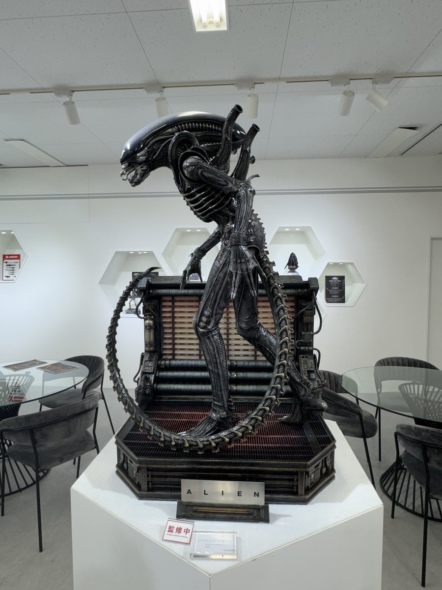 Stunning Xenomorph/#ALIEN figure by #prime1studio, but am I the