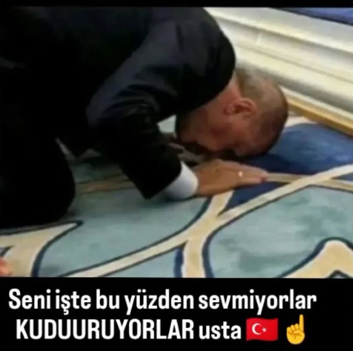 Arzuxxij's tweet photo. Putlara değil ALLAH’a secde 
Edenin yanındayız ..✨ https://t.co/GsDFyQF2UQ