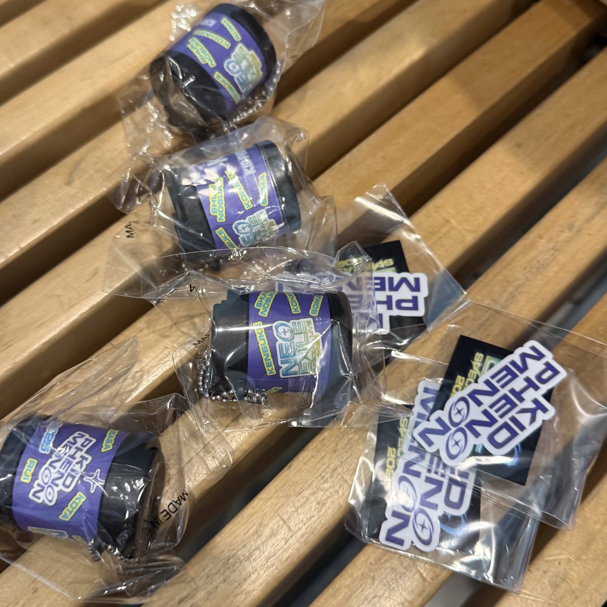 s9m27's tweet photo. ネオエグ NEOEXILE キドフェノ KID PHENOMENON カプセル ガチャ 交換

譲：コインシリンダー ステッカー
求：定価買取

本日会場にて取引可能です。
お気軽にお声掛けください！ https://t.co/4O648NxfhZ