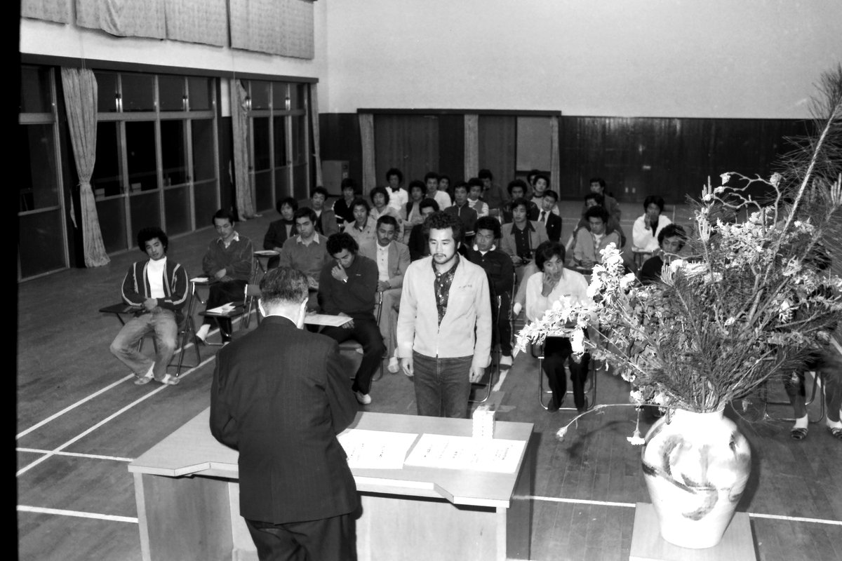 建築ニュース新年号を発行。過去の写真や動画をもとにした取材も行っています。
「早世した亡き夫の映像に涙」
「支部誕生を支えた祖父 今は孫が支部支える」
「訓練校で培った友情と技 今も活きる」
上記3本は生きる仲間の姿を描いています。
#京建労デジタルアーカイブス
x.gd/sT84Y